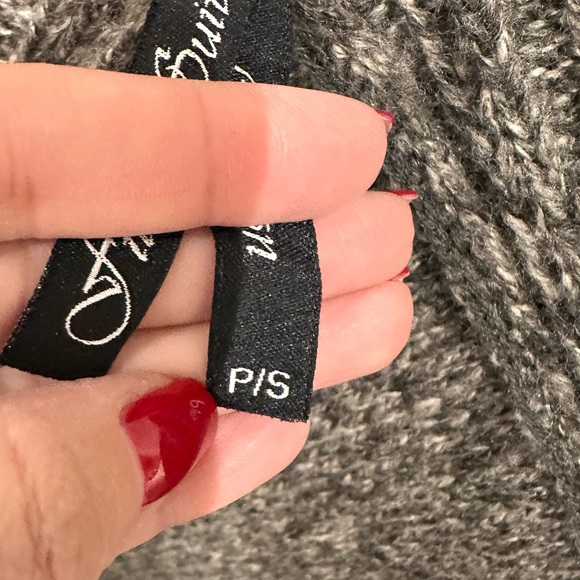 Cozy Gray Ribbed Sweater - Picture 4 of 4